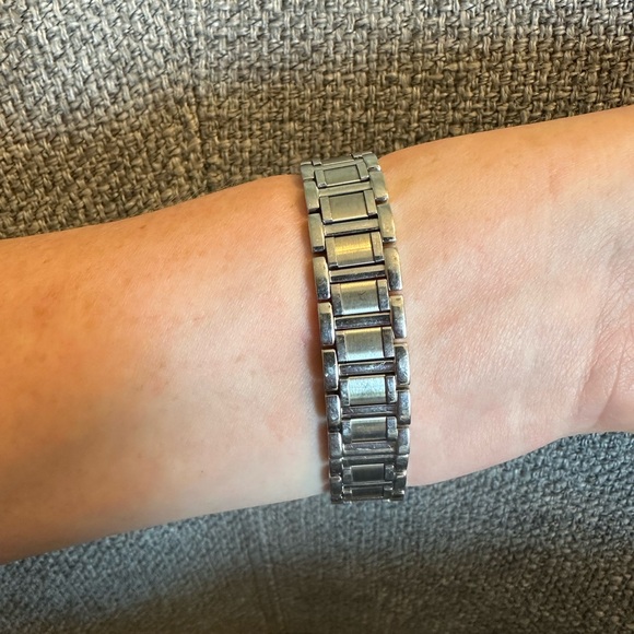 Bulova women’s MoP dial crystal bezel/accent day date running watch - Picture 2 of 3